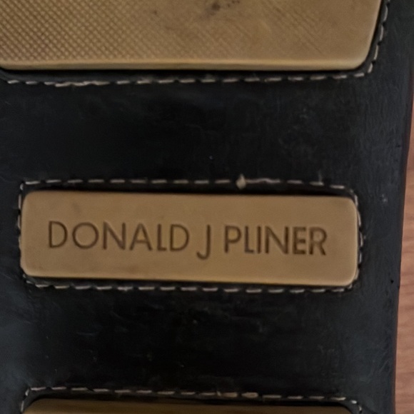 Donald Pliner “DACIO” driving moccasin. Navy blue.